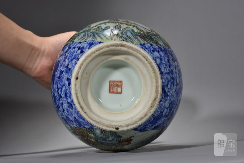 民国 青花百花不落地开窗粉彩山水人物双蝙蝠耳赏瓶 - 图6